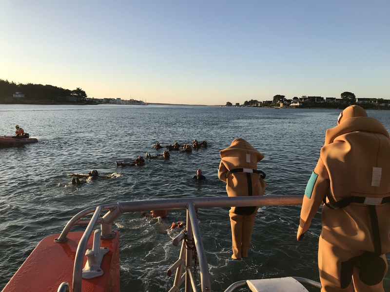 Les futurs marins se jettent à l'eau pour se former aux TIS