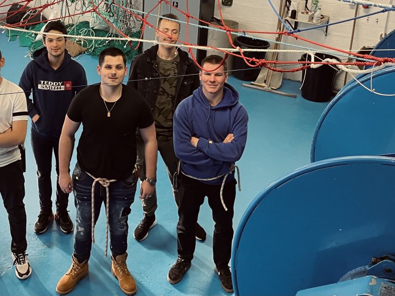 Un nouveau chalut en atelier de ramendage