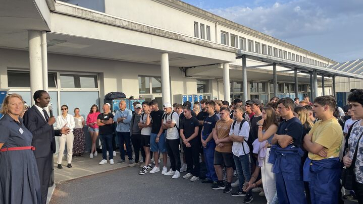 Hervé Berville en visite au LPMA