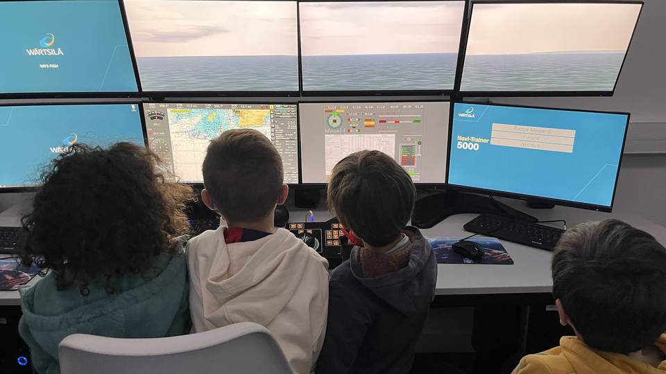 Les jeunes élèves de l'école de la barre à la découverte des métiers de la mer