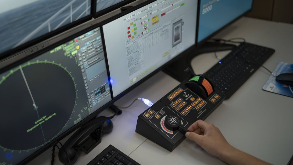 Radar ARPA (aide de pointage radar automatique)