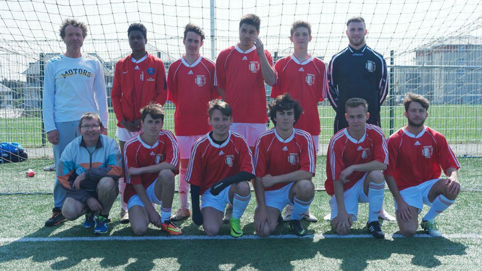 L'équipe de foot du lycée, deuxième au tournoi des lycées maritimes !