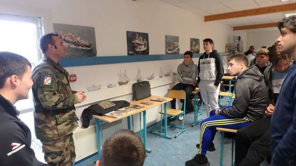 L’armée présente ses métiers aux lycéens