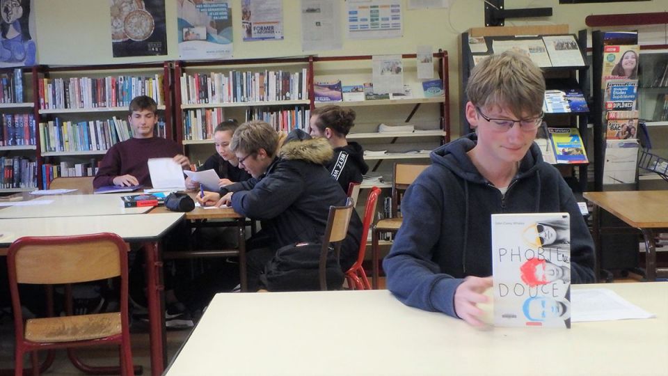 Le goût de la lecture : les élèves de 2nde Cultures Marines invités au Café Littéraire