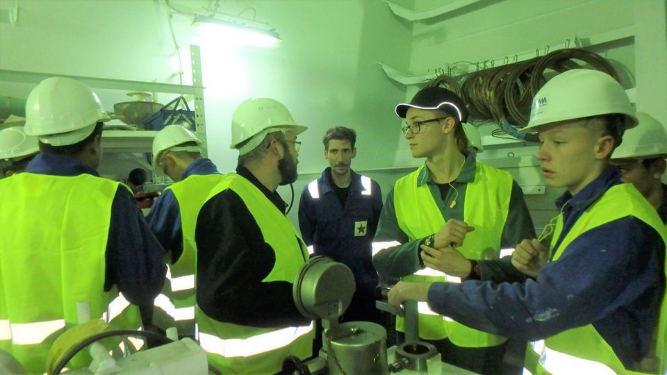 Visite en version anglaise d’un vraquier pour la classe de Terminale Électromécanicien Marine