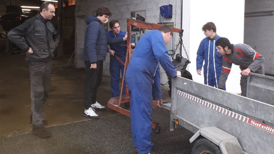 Le Lycée Maritime reçoit deux moteurs en cadeau pour ses élèves